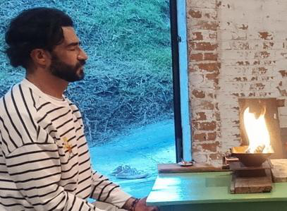 Juan Pablo Cortez during Agnihotra